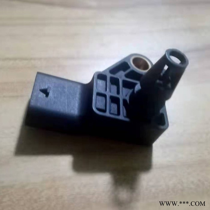 汽车传感器接头模具 传感器注塑模具 汽配模具 五金注塑模具 一出二接头模具图7