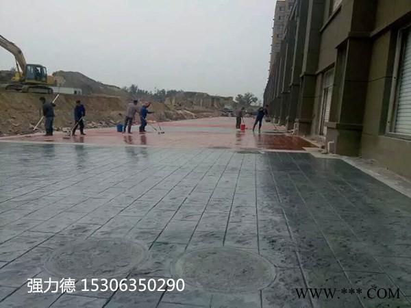 山东彩色水泥压花地坪 专业施工找强力德，购买材料模具免费使用图5