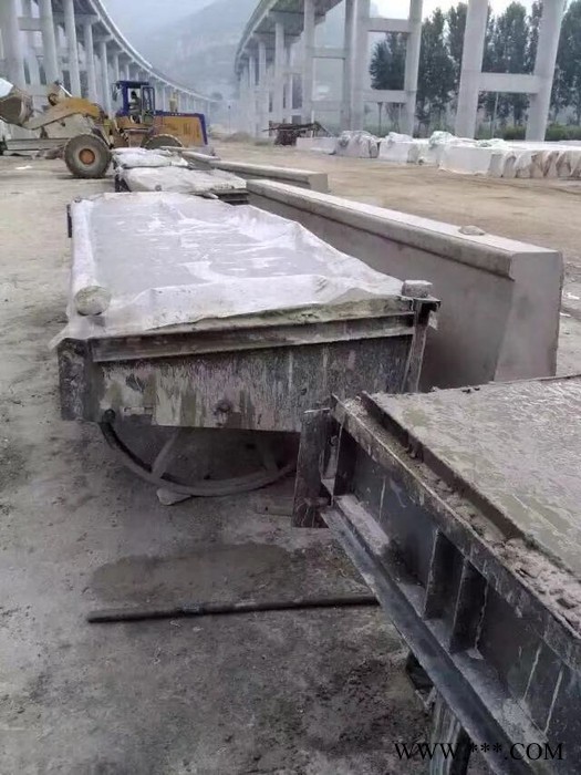 混凝土高速中央隔离带模具-安全可靠-定制-水泥隔离墩模具-方达模具公司图8