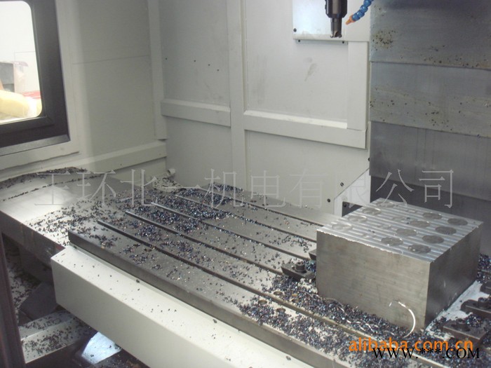 经济型数控钻铣镗床玉环数控铣床XK7132D 小型硬轨加工中心图4