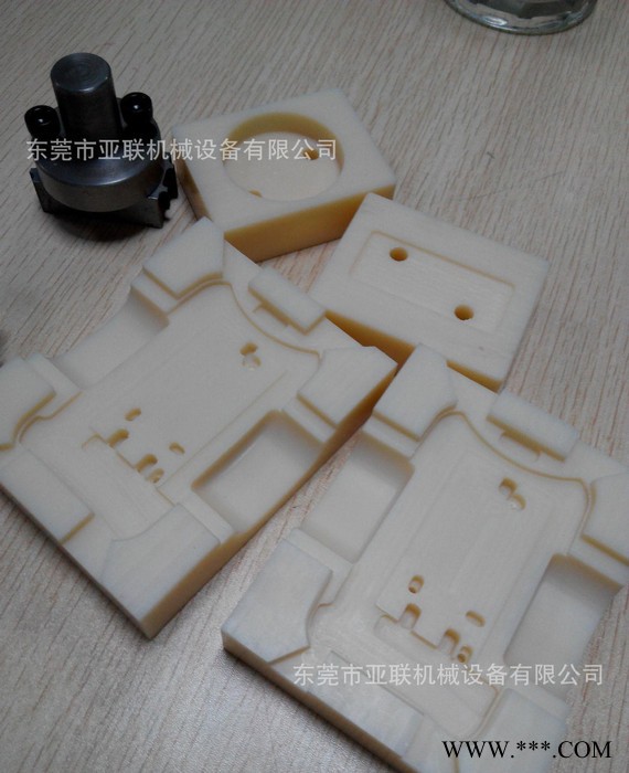 一批零件铣床加工   高精度小孔加工图3