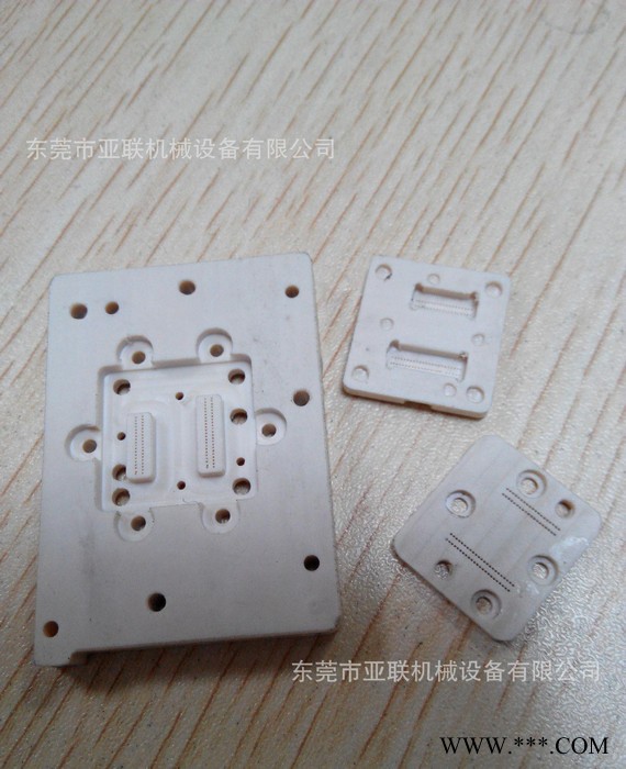 一批零件铣床加工   高精度小孔加工