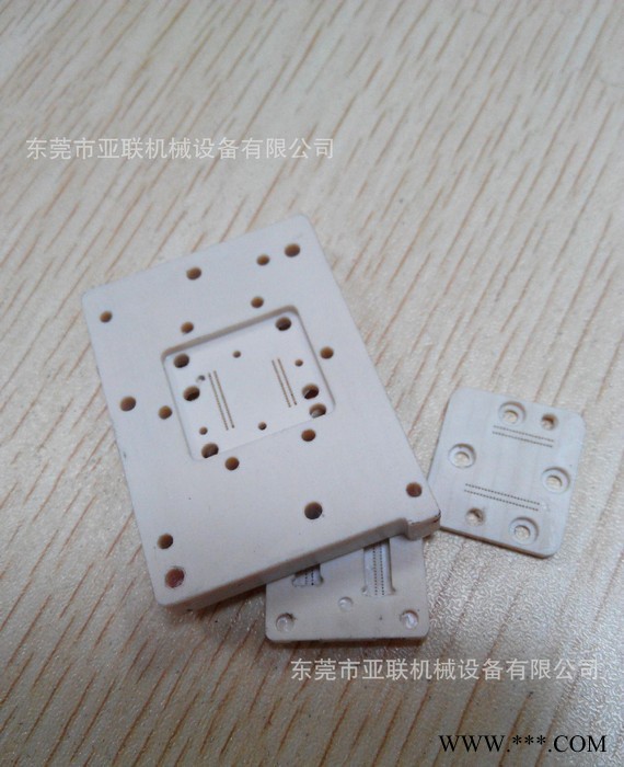 一批零件铣床加工   高精度小孔加工图2